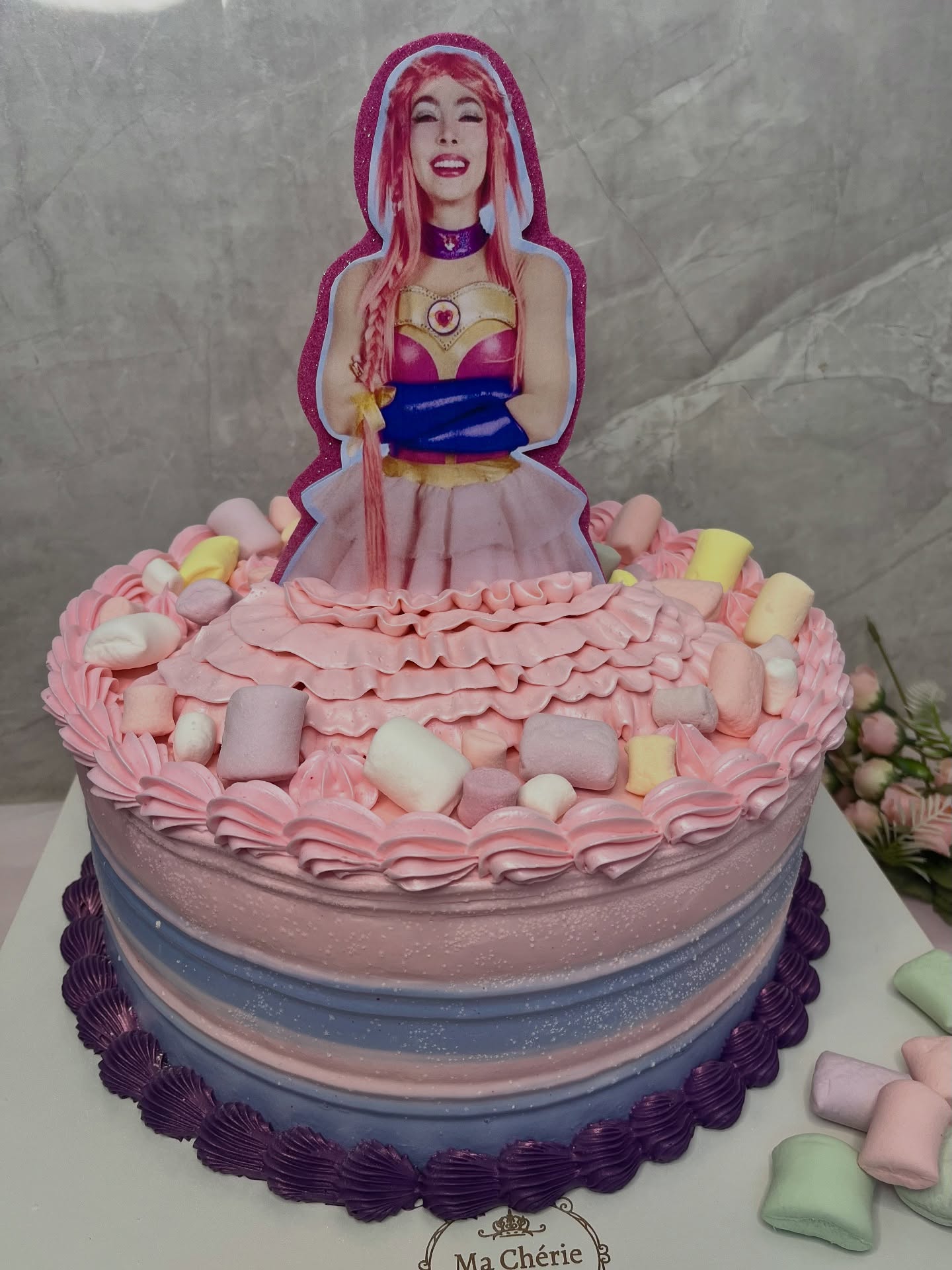 Torta de cumpleaños con personaje