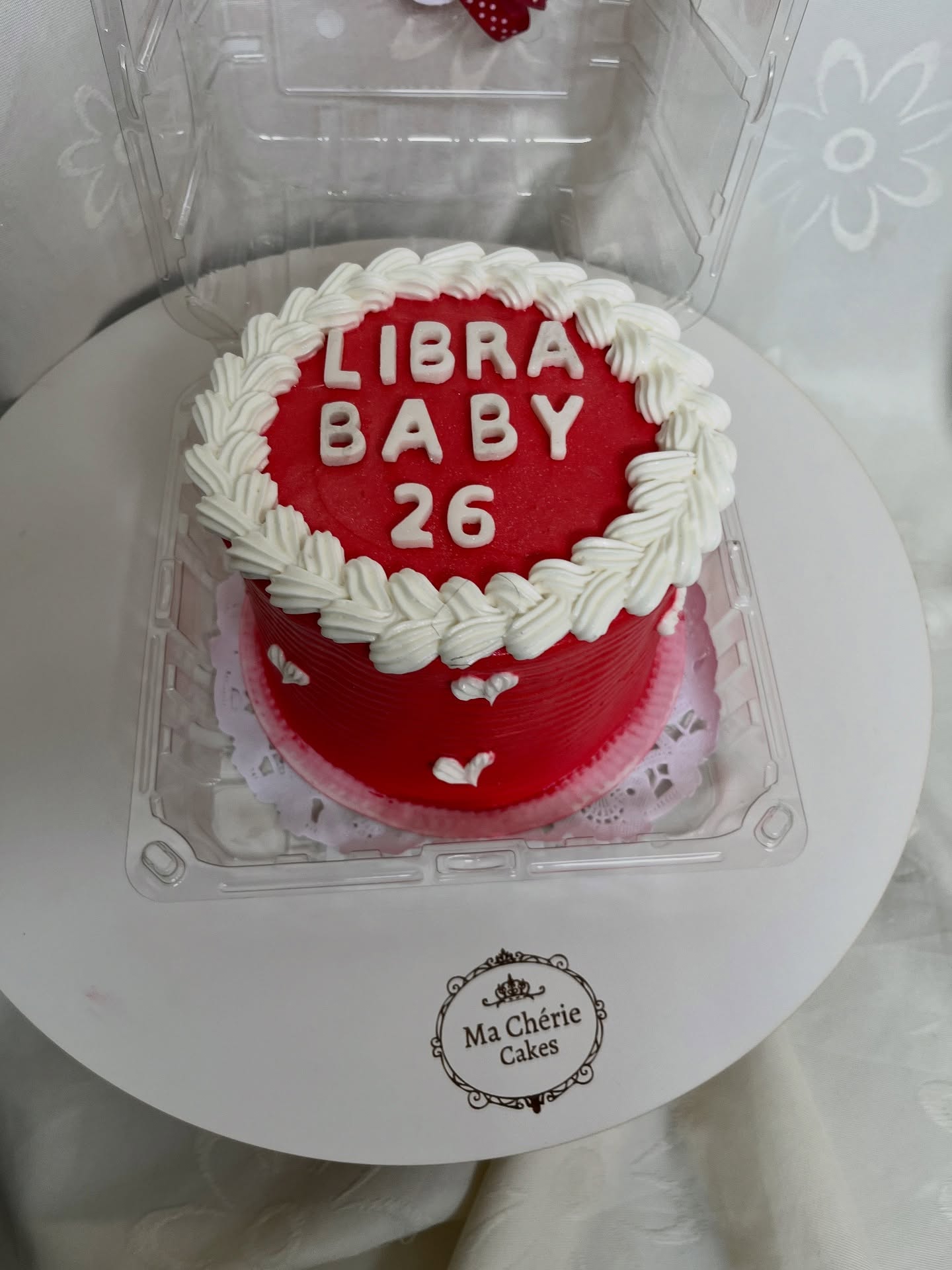 Mini torta roja Libra Baby cumpleaños